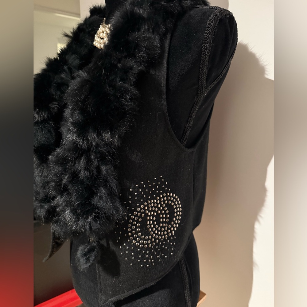 Elegant Black Fur Vest - Picture 5 of 7